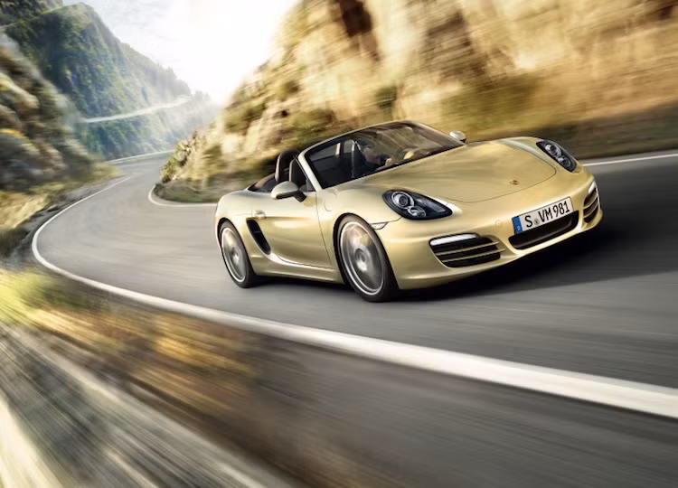 Bên cạnh tâm điểm là 911 GT3 RS, khu vực trưng bày của Porsche tại VIMS 2015 cũng hội tụ đầy đủ những dòng xe đang được hãng xe thể thao Đức này bán ở Việt Nam như Macan, Cayenne, Boxster và Panamera.