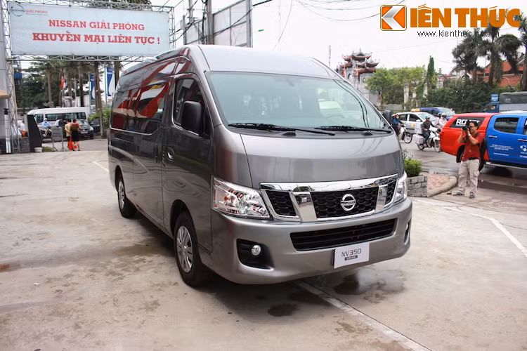NV 350 Urvan được trang bị động cơ turbodiesel 2.4l với mã hiệu YD25DDTi (127 mã lực/356 Nm). Sức mạnh được truyền tải qua hộp số sàn 5 cấp.