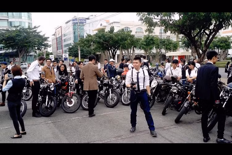 Tham gia DGR 2015, các biker Việt cũng đã thể hiện chất "quý ông" lịch lãm với những bộ lễ phục sang trọng, thanh lịch.