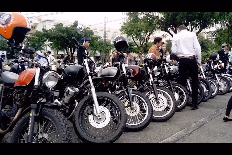 Những "chiến mã" sánh đôi cùng biker Việt tại DGR 2015 ở cả Hà Nội và TP.HCM đa số là những dòng xe côn tay nổi tiếng mang phong cách cổ điển: Suzuki GN125, Honda CB400, GB250, LA250, CD125, Shadow, Rebel; Yamaha SR400, SR250, Virago, VRX...