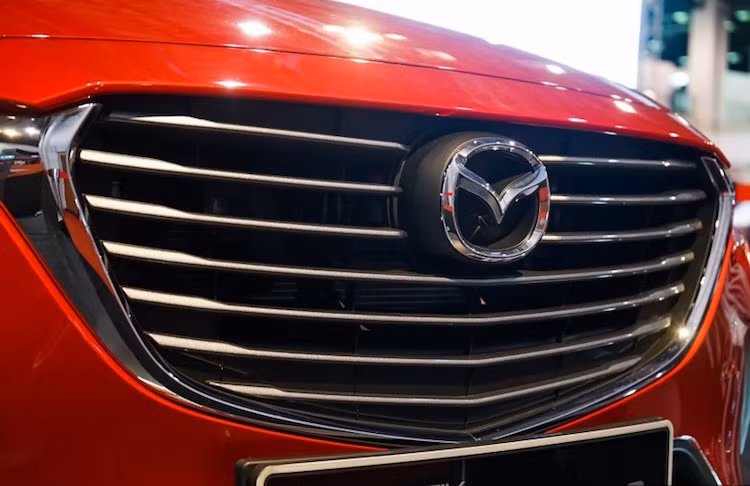 Tại các thị trường Đông Nam Á, CX-3 sẽ chỉ có hệ dẫn động cầu trước/số tự động 6 cấp. với 2 phiên bản động cơ: xăng 2.0l SKYACTIV-G 156 mã lực/204 Nm và diesel 1.5l SKYACTIV-D 105 mã lực/270 Nm.