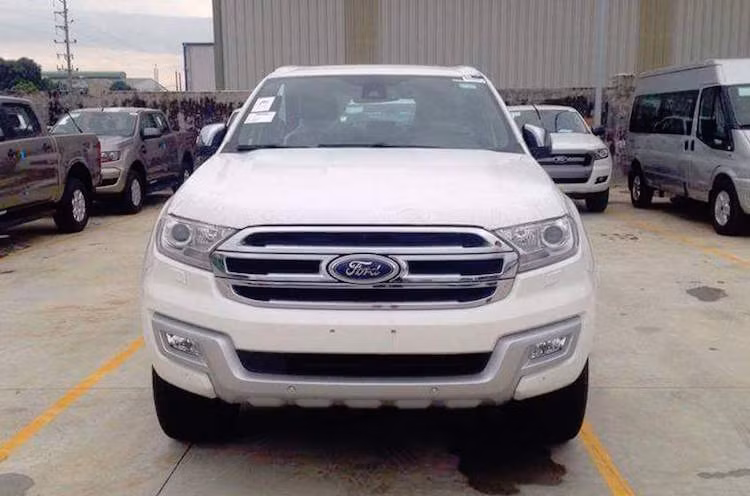 Tại Việt Nam, Ford Everest sẽ không có lựa chọn số sàn 6 cấp. Mọi phiên bản sẽ được trang bị hộp số tự động 6 cấp.