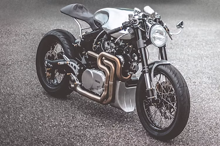 7 - Yamaha XV1000 Plan B: Với nền tảng là chiếc cruiser Virago, xưởng Plan B của Ý đã tạo ra một chiếc cafe racer vừa cổ điển, vừa hiện đại. Chỉ riêng hệ thống cổ pô được uốn cầu kỳ cũng khiến cho chiếc xe này xứng đáng đứng ở vị trí thứ 7.