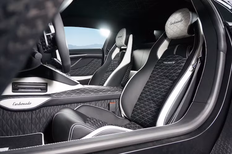 Bên cạnh đó là những chi tiết chần chỉ phức tạp.