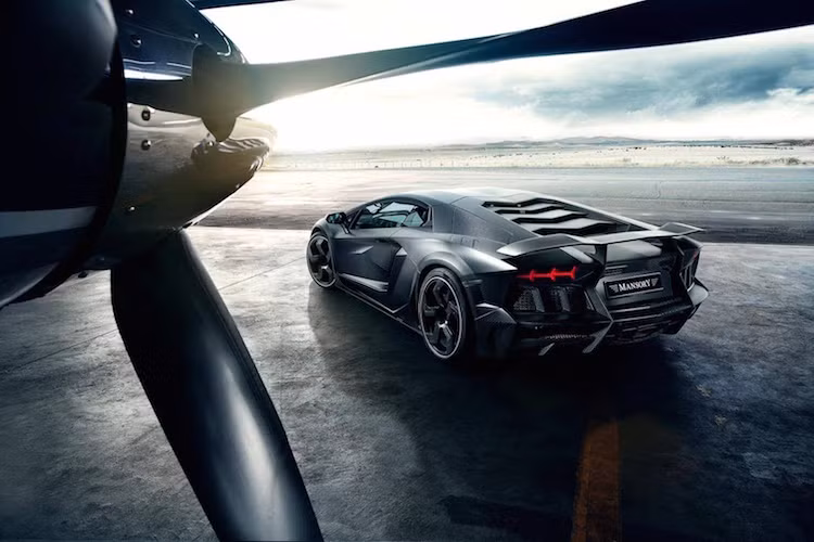 Mansory đã trang bị cho Lamborghini Aventador Carbonado bộ widebody cực thể thao và dữ dằn.