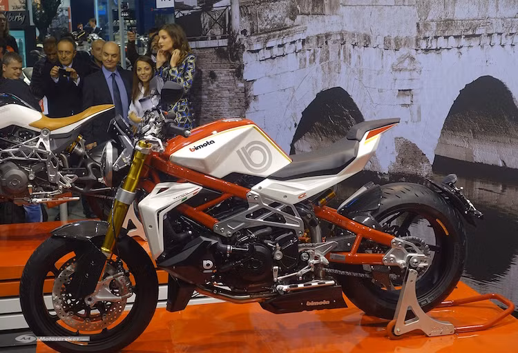 Impeto mang thiết kế streetfighter điển hình với thân xe dốc về phía trước và phần đuôi gọn gàng, vuốt cao và nhọn đầy hấp dẫn.