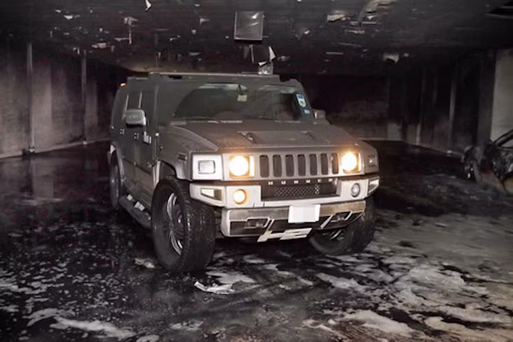 Tại hiện trường, chỉ còn một chiếc Hummer H2 còn nguyên vẹn. Hiện tại, công ty sở hữu những chiếc siêu xe bị cháy đang treo giải thưởng 20.000 Bảng Anh cho ai giúp đỡ nhằm bắt được những kẻ phóng hoả.