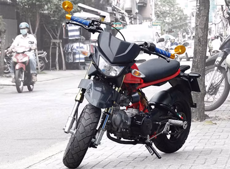 Với bản độ Honda minibike cực độc đáo này, anh Toàn đã một lần nữa chứng minh rằng trình độ sáng tạo và tay nghề của người thợ Việt có thể sánh ngang với các nước khác.