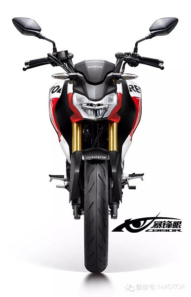 Phần đầu xe dữ dằn với bộ đèn pha LED thiết kế sắc nhọn, vuốt về phía trước tương tự như chiếc Ducati Streetfighter đình đám.