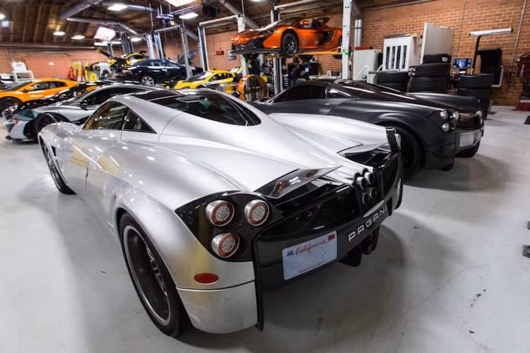 Ra đời vào năm 2012, Huayra là "hậu duệ" của dòng Zonda trước đây.