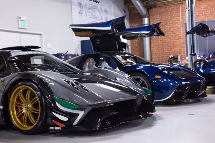 Giá của một chiếc Revolucion lên tới 2,2 triệu Euro (tương đương 52,6 tỷ đồng).