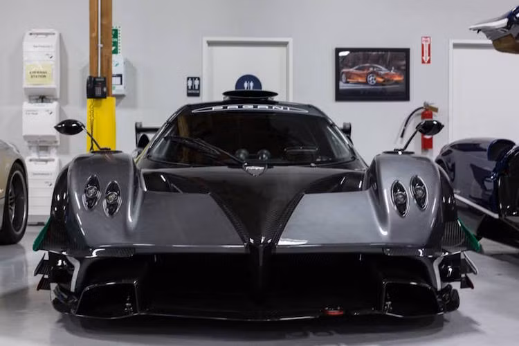 Với số lượng sản xuất chỉ 5 chiếc, Zonda Revolucion là một trong những siêu xe hiếm nhất Thế giới.