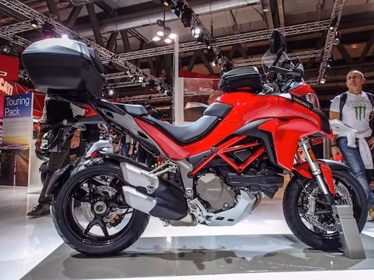 Động cơ L-Twin Testastretta mới trên Multistrada lần đầu tiên được trang bị hệ thống điều khiển van biến thiên ở cả van nạp và van xả (DVT), cho công suất 160 mã lực tại vòng tua 9.500 vòng/phút tăng 10 mã lực so với phiên bản hiện tại.