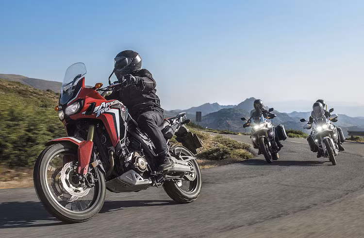 Ngoài ra, CRF1000L Africa Twin còn được trang bị hệ thống kiểm soát mô-men xoắn Honda Selectable Torque Control (HSTC), với 2 chế độ là Drive hướng tới tiết kiệm nhiên liệu và Sport.