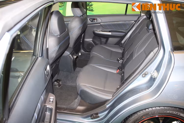 Nội thất của Levorg được bọc da, đem tới cảm giác thoải mái cho người ngồi. Hàng ghế sau trên xe có khoảng để chân và khoảng trống cho đầu lớn.