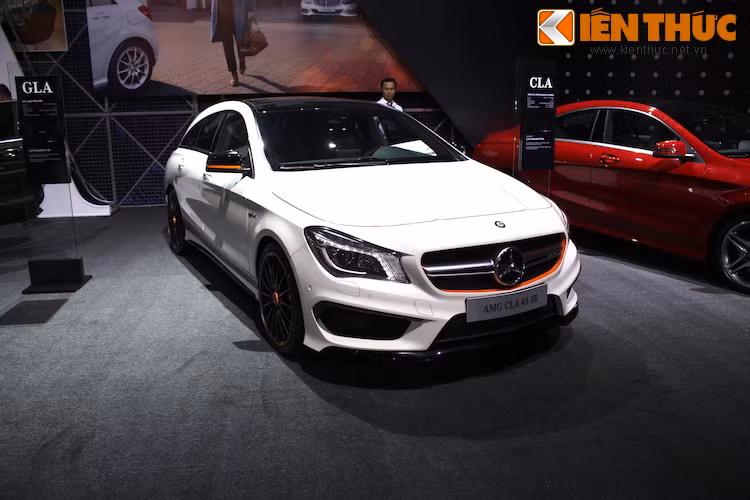 Kết hợp cùng hộp số AMG Speedshift và hệ dẫn động 4 bánh, chiếc xe có thể tăng tốc từ 0-100 km/h trong 4,7 giây và đạt tốc độ tối đa giới hạn điện tử 250 km/h.