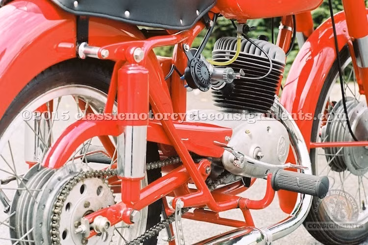 Chiếc125 Turismo Veloce này đã được tìm thấy ở Siena vào năm 2010 và mất tới 5 năm để người ta có thể phục chế lại nó đúng như nguyên bản, hoàn thành vào tháng 6 năm nay.