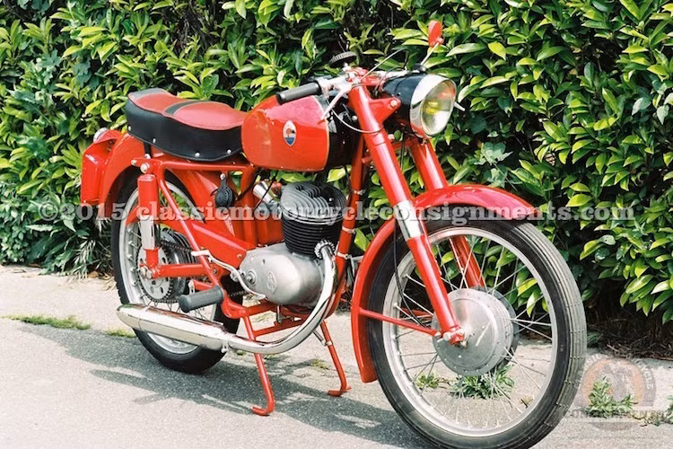 Hiện tại, chiếc xe máy cổ Maserati 125 Turismo Veloce "siêu độc" này đang được rao bán với giá gần 20.000 USD (gần 450 triệu đồng).