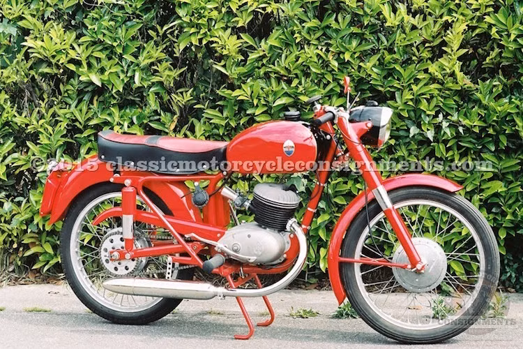 Nổi tiếng với những chiếc xe hơi GT hay sedan sang trọng như GranTurismo hay Quattroforte, ít người biết rằng Maserati đã từng có một chi nhánh sản xuất xe máy với mẫu Maserati 125 Turismo Veloce.