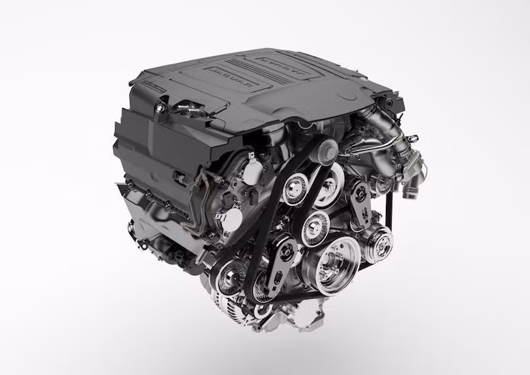 F-Pace cũng sở hữu các phiên bản như dòng XE gồm máy xăng 2.0l 4 xi-lanh tăng áp với 2 mức công suất là 200 và 240 PS, V6 3.0l siêu nạp 340 PS và một loạt các động cơ diesel Ingenium thế hệ mới.