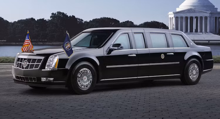 Nhà vua Bhumibol Adulyadej của Thái Lan cực kỳ ưa chuộng chiếc xe siêu sang Maybach 62. Bên cạnh đó, hoàng gia Thái Lan còn sử dụng những chiếc Rolls-Royce, BMW và Mercedes khác nhau.