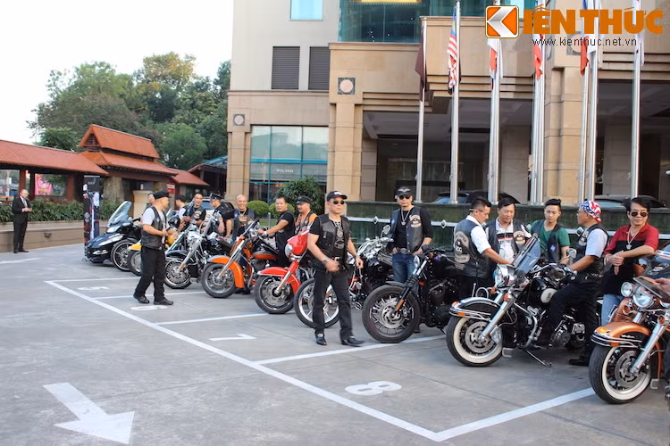 Dan xe khung Harley-Davidson tu hop “xep lop” tai Ha Noi-Hinh-2
