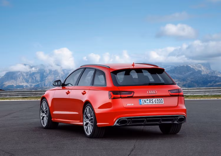 Sự khác biệt chỉ nằm ở một số chi tiết ngoại thất bằng nhôm trên xe nay đã có màu xám đậm hơn và bề mặt nhám.