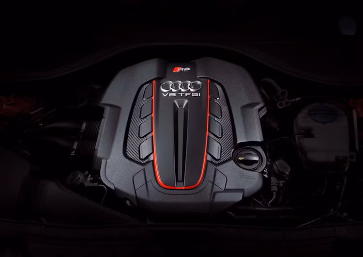 So với các phiên bản thường, cả RS6 và RS7 Sportback Performance đều sở hữu khối động cơ V8 4.0l tăng áp kép với công suất mạnh hơn 45 mã lực, đạt 605 mã lực.