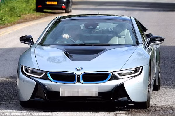 Wayne Rooney “tau sieu xe xanh” BMW i8 gia 3,5 ty dong