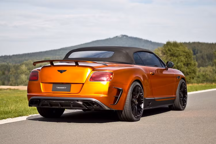 Mansory không công bố chi phí độ lại của chiếc Bentley Continental GTC màu mè này, nhưng nhìn cũng có thể đoán được là nó không hề nhỏ.