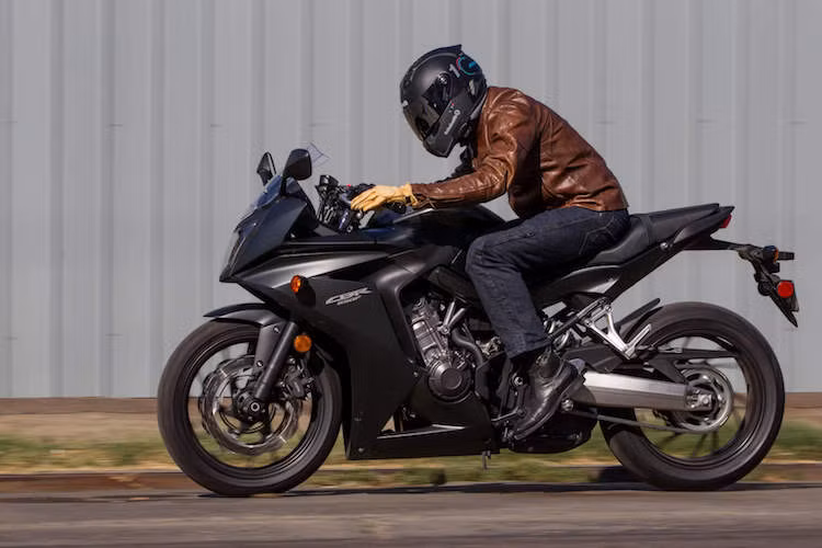 Xe có công suất tối đa 85 mã lực tại 11.000 rpm, cùng với mô-men xoắn cực đại 62 Nm.