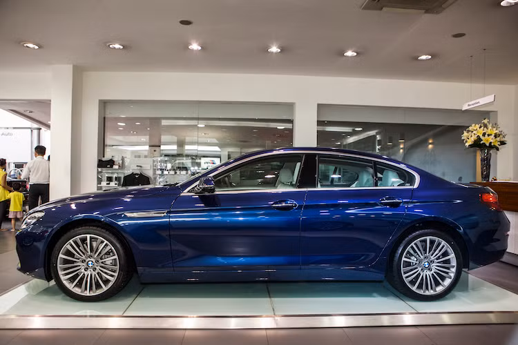 BMW Series 6 Gran Coupé được Euro Auto phân phối tại Việt Nam với phiên bản 640i và đã có mặt tại các showroom BMW trên toàn quốc kể từ ngày 08/09/2015.
