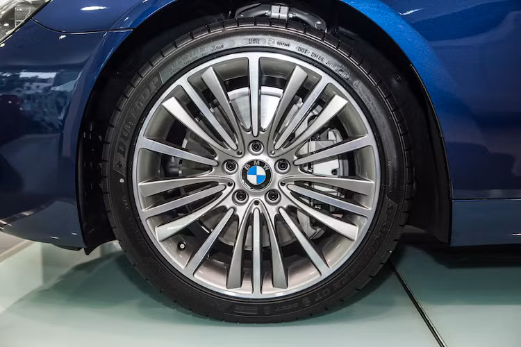 Phiên bản 640i được nhập về Việt Nam trang bị bộ mâm hợp kim nhôm nhẹ có đường kính 19”, nan hình chữ W.