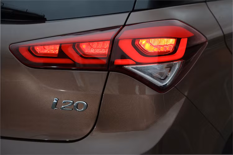 Ở Ấn Độ, Hyundai i20 dó 2 phiên bản động cơ chính: xăng 4 xi-lanh 1.2l Kappa Dual VVT 83 mã lực, và 4 xi-lanh 1.4l CRDi 89 mã lực.