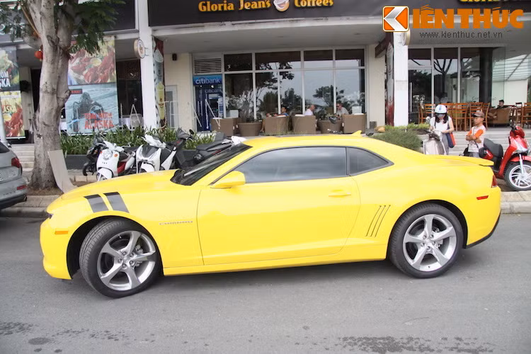 Chevrolet cũng vừa ra mắt thế hệ Camaro mới nhất vào tháng 5 vừa qua, nhưng có lẽ phải tới cuối năm nay hoặc đầu năm sau hãng mới bán chính thức.