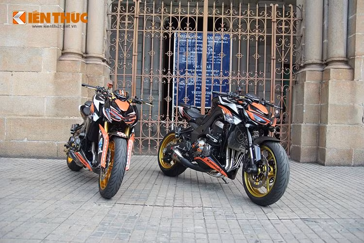 Được biết, dàn body-kits của hai chiếc xe như chắn bùn trước tích hợp xi-nhan, đầu đèn…đều được chủ nhân đặt hàng từ Tuấn Lee.