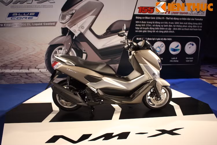 Thân xe được áp dụng thiết kế boomerang đặc trưng của dòng xe MAX.