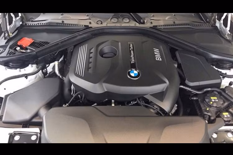 Nhờ có công nghệ tăng áp TwinPower và các giải pháp giúp tiết kiệm nhiên liệu BMW EfficientDynamics nên so với những phiên bản tương đương trước đây, mức tiêu thụ nhiên liệu trung bình của 320 và 330i đã lần lượt đạt 5,3 và 5,5l/100 km - giảm 0,6 và 0,9l.