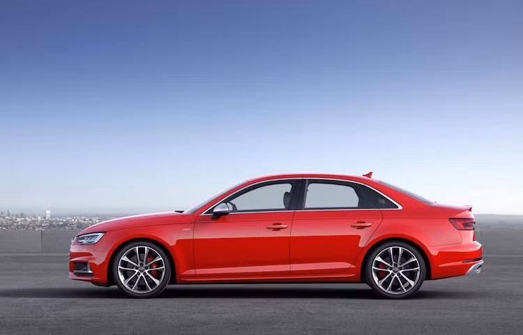 Bodykit của xe chỉ được thay đổi nhẹ, và chi tiết dễ nhận ra nhất đó là bộ mâm 18 inch hoặc tuỳ chọn mâm 19 inch mới.