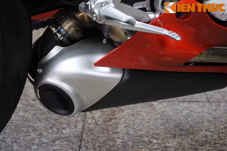 Nhờ đó, chiếc xe đạt công suất 205 mã lực và mô-men xoắn cực đại 144,6 Nm ở cả 2 phiên bản 1199 Panigale và Panigale S, và mạnh ngang với bản 1199 Panigale Superleggera cao cấp nhất trước đây.