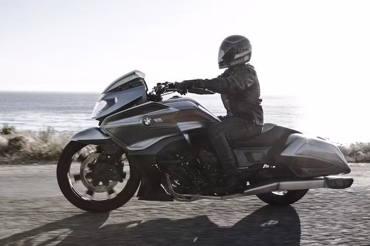 Như vậy, có thể công suất của chiếc xe sẽ đạt 158 mã lực và mô-men xoắn cực đại là 175 Nm. BMW sẽ không sản xuất thương mại Concept 101.