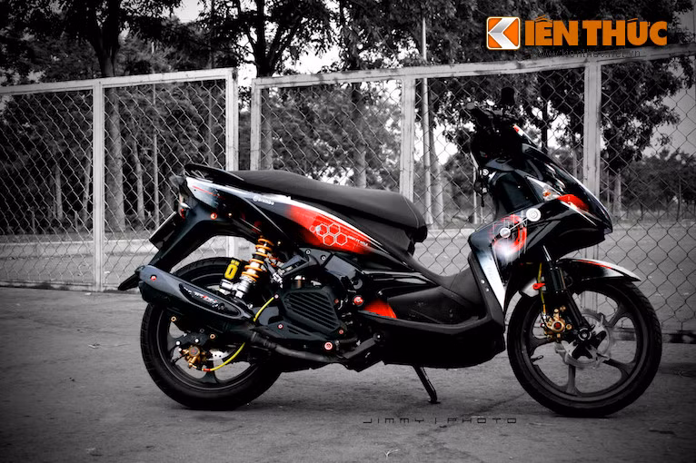  Toàn cảnh chiếc Nouvo được "độ" để dành cho những hành trình dài (Ảnh: Jimmy).