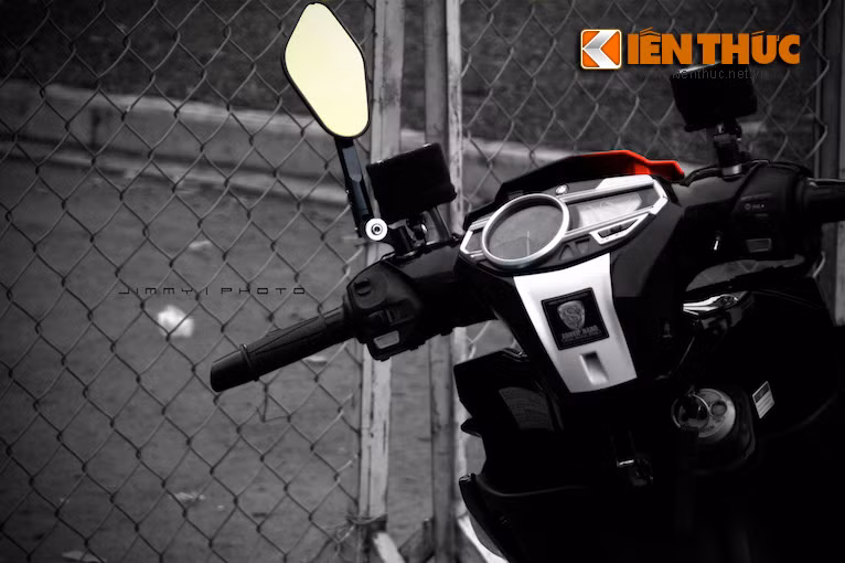 Đồng hồ điện tử đa chức năng của Nouvo được giữ nguyên.