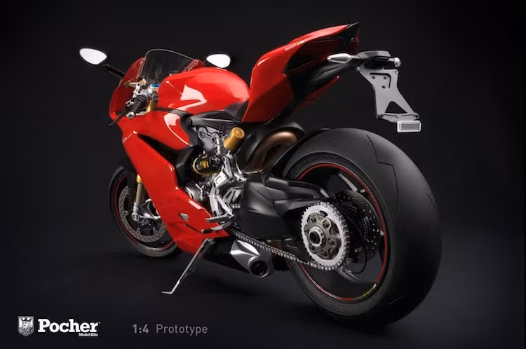 Mô hình Ducati 1299 Panigale S của Pocher có tỉ lệ bằng 1/4 chiếc xe thật, tương ứng với chiều dài khoảng nửa mét. Trước đây, hãng cũng đã từng làm bản với tỉ lệ 1/8 cho chiếc xe.