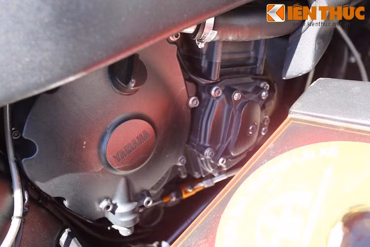 Vẫn sử dụng động cơ Crossplane 4 xi-lanh 16 van 998 cc của Yamaha R1, Triazuma có công suất tối đa 182,1 mã lực cùng mô-men xoắn cực đại 115,5 Nm. Tuy nhiên, máy xe đã được độ lại máy tại Đức, cho tốc độ tối đa lên đến 220km/h.