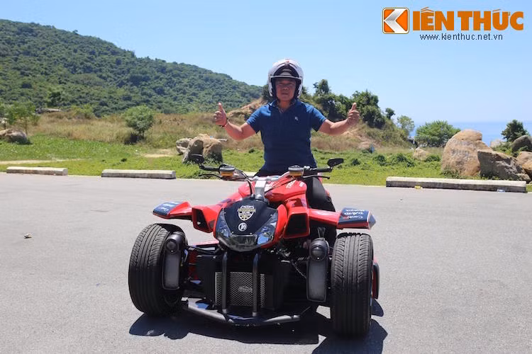 Được biết Lazareth chỉ chế tạo Triazuma nếu như có đơn đặt hàng. Theo chủ xe (một thành viên của Clb môtô Tân Phú, TP HCM), không tính chiếc Yamaha R1 mới tinh làm "xác", tổng số tiền mà anh phải bỏ ra để "độ" lại chiếc xe đã vượt quá con số 100.000 USD (tương đương 2,18 tỷ đồng).