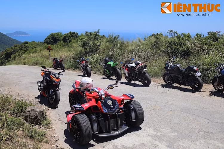 Tại đại hội môtô PKL vừa diễn ra ở Đà Nẵng, sự xuất hiện của Triazuma đã khiến ngay cả những biker chạy xe PKL "khủng" cũng phải trầm trồ thán phục.