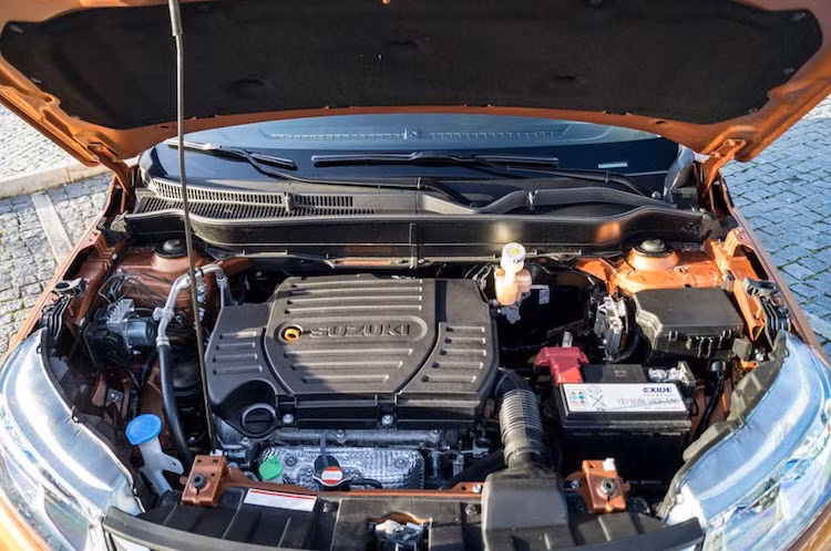 Nhiều khả năng chiếc Vitara sắp về Việt Nam sẽ sở hữu động cơ 1.6 lít công suất 120 mã lực và mô-men xoắn cực đại 156 Nm, kết hợp cùng hộp số tự động 6 cấp.