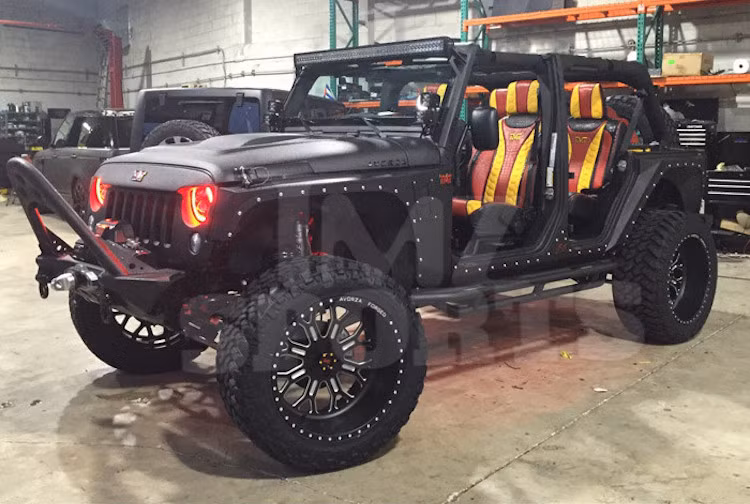 Chỉ không lâu sau khi tai nạn xảy ra, Floyd Mayweather đã đặt hàng Alex Vega - chủ một xưởng độ xe ở Miami - Mỹ để "chế" riêng cho anh một chiếc Jeep khác. Đây cũng chính là xưởng đã độ chiếc Jeep vừa bị cháy của Mayweather.