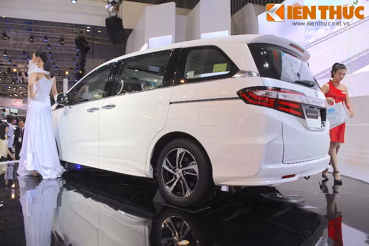 Đây cũng là thế hệ Odyssey đầu tiên được trang bị cửa sau mở dạng trượt cho cả hai bên thân xe, đem tới sự tiện lợi mà các thế hệ trước không có được.